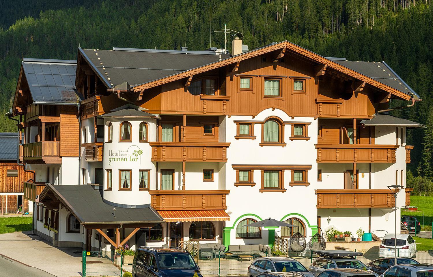 Hotel Zum Gruenen Tor Tux Exterior photo